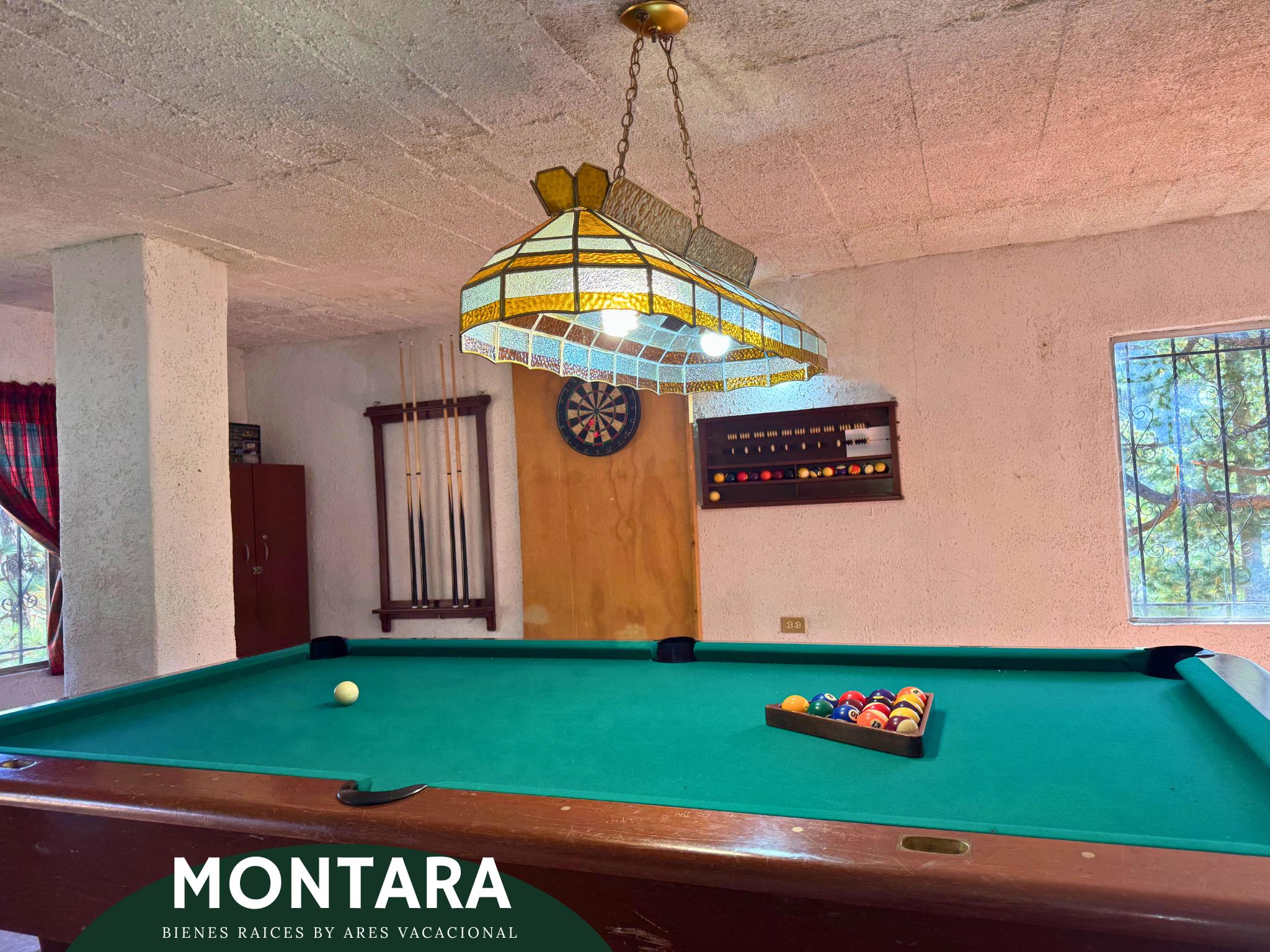 Cabaña rústica rodeada de pinos con salón de juegos y chimenea – Bosques de Monterreal